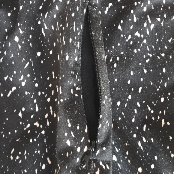 Lululemon harem yoga capris. Size 4 - Picture 3 of 9